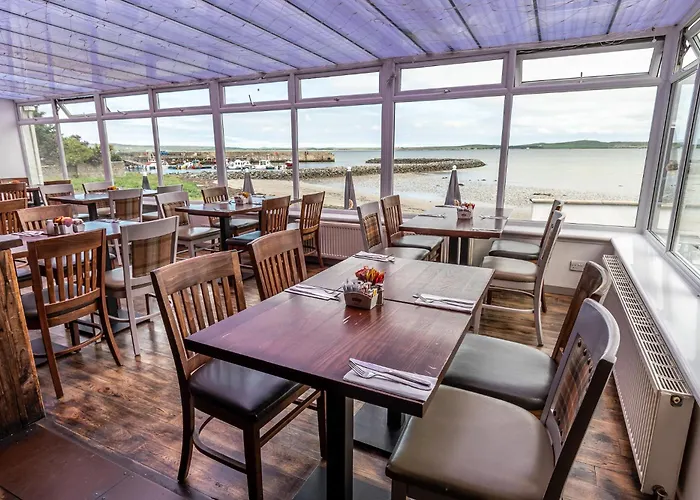 Lochside Hotel